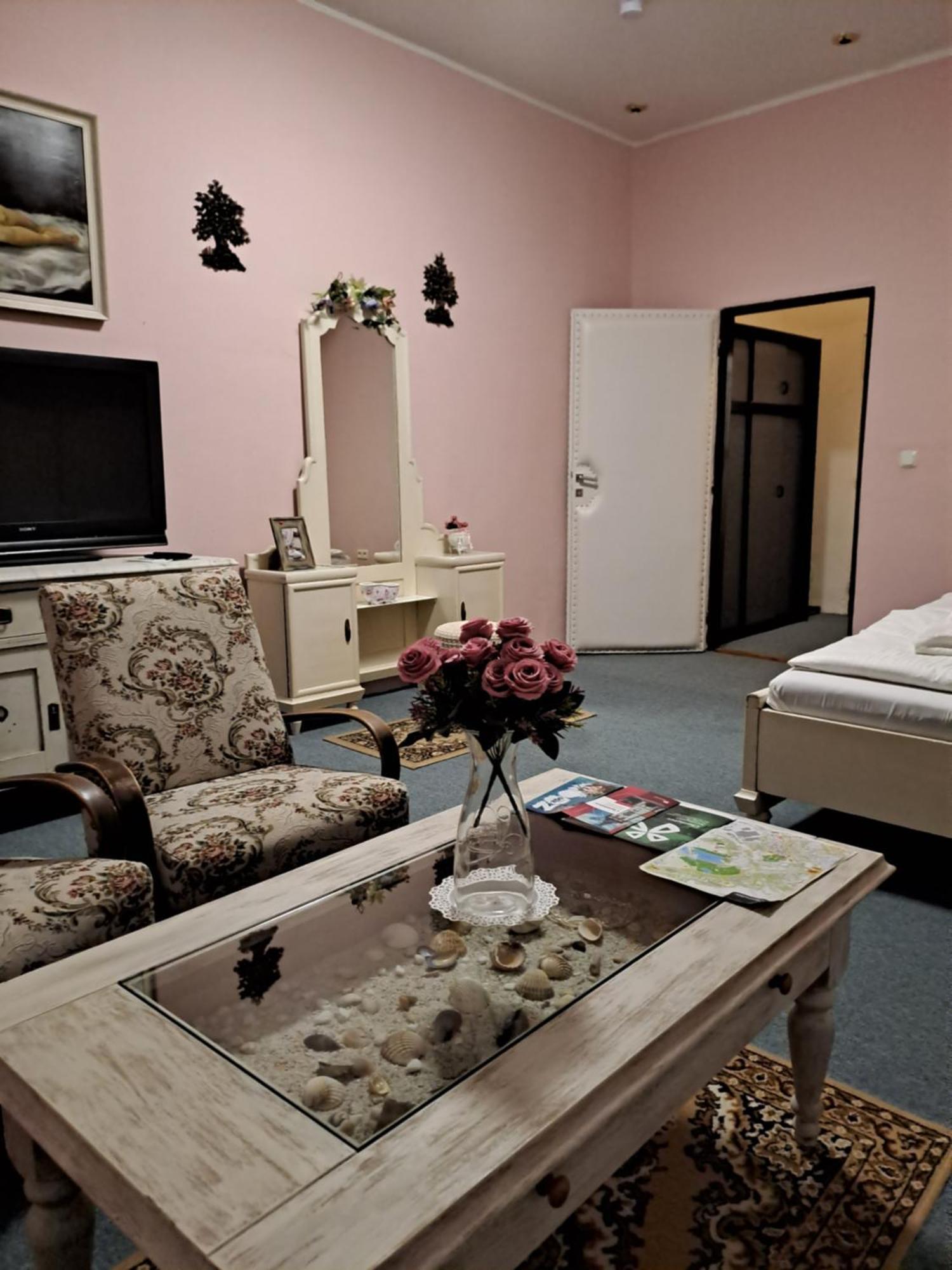 Hotel Kamenny Vrch Chomutov Cameră foto